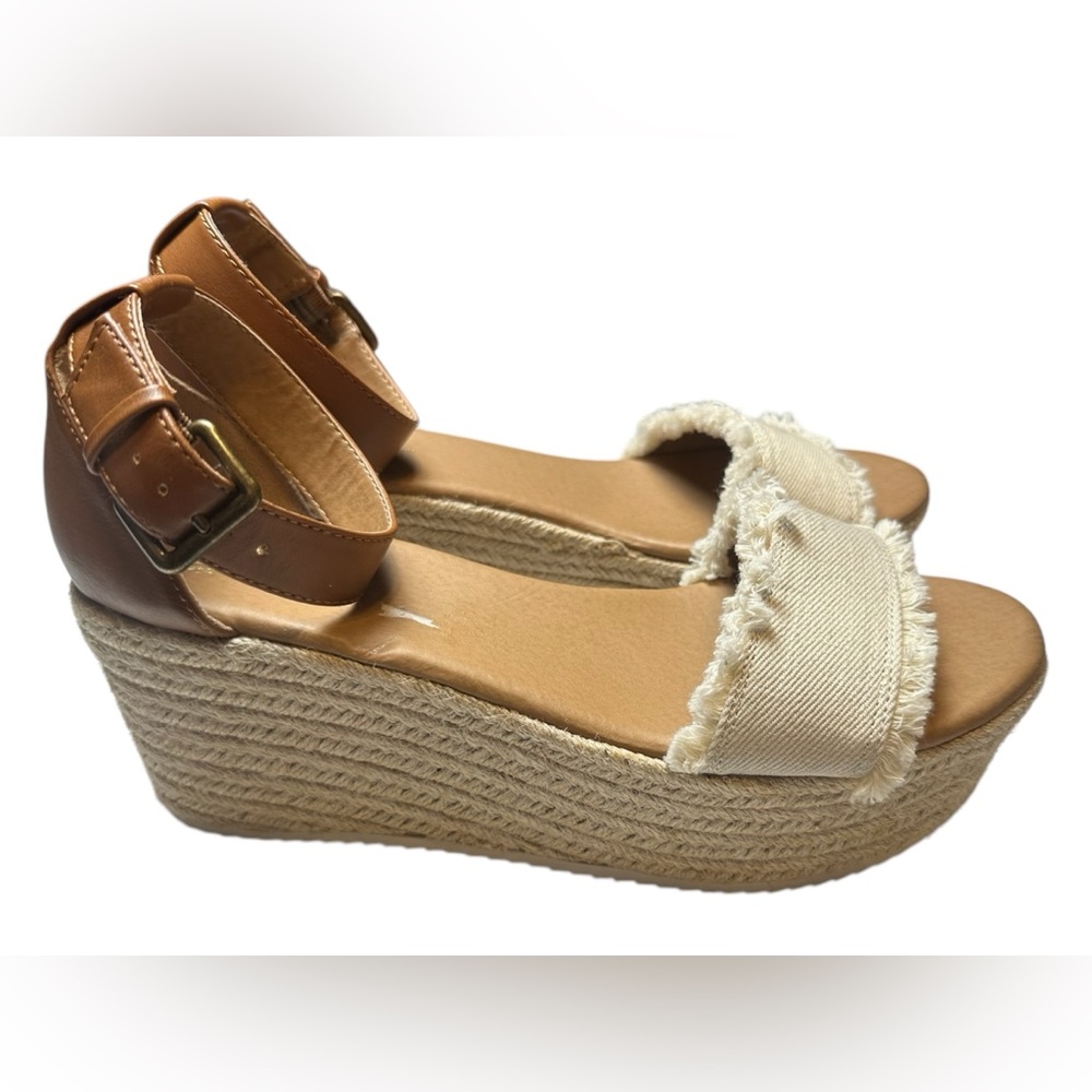 Brash Women's Tan & Cream Wedge Espadrille‎ Sandals Size 8 EUC!